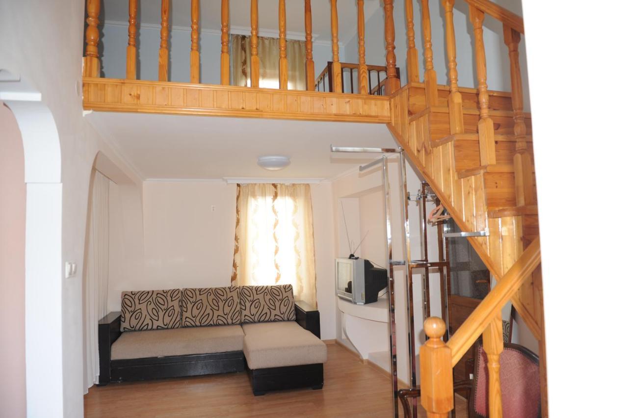 Apartment On Prospekt Mira 71 Sukhumi Eksteriør bilde